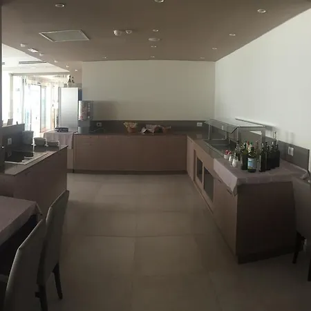 Hotell Montreal 3*